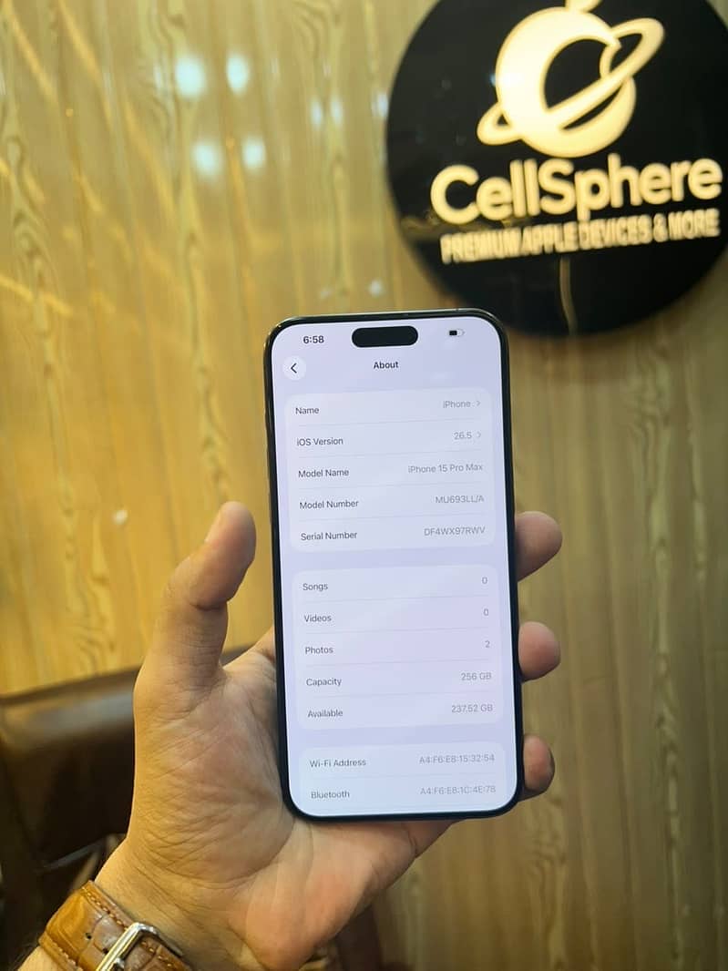 Apple iPhone 15 Pro Max 9