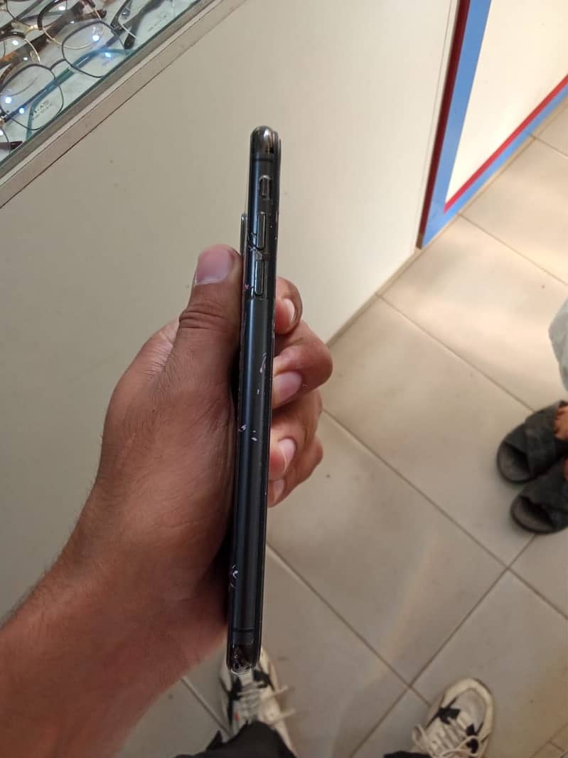 Apple iPhone XS Max 1