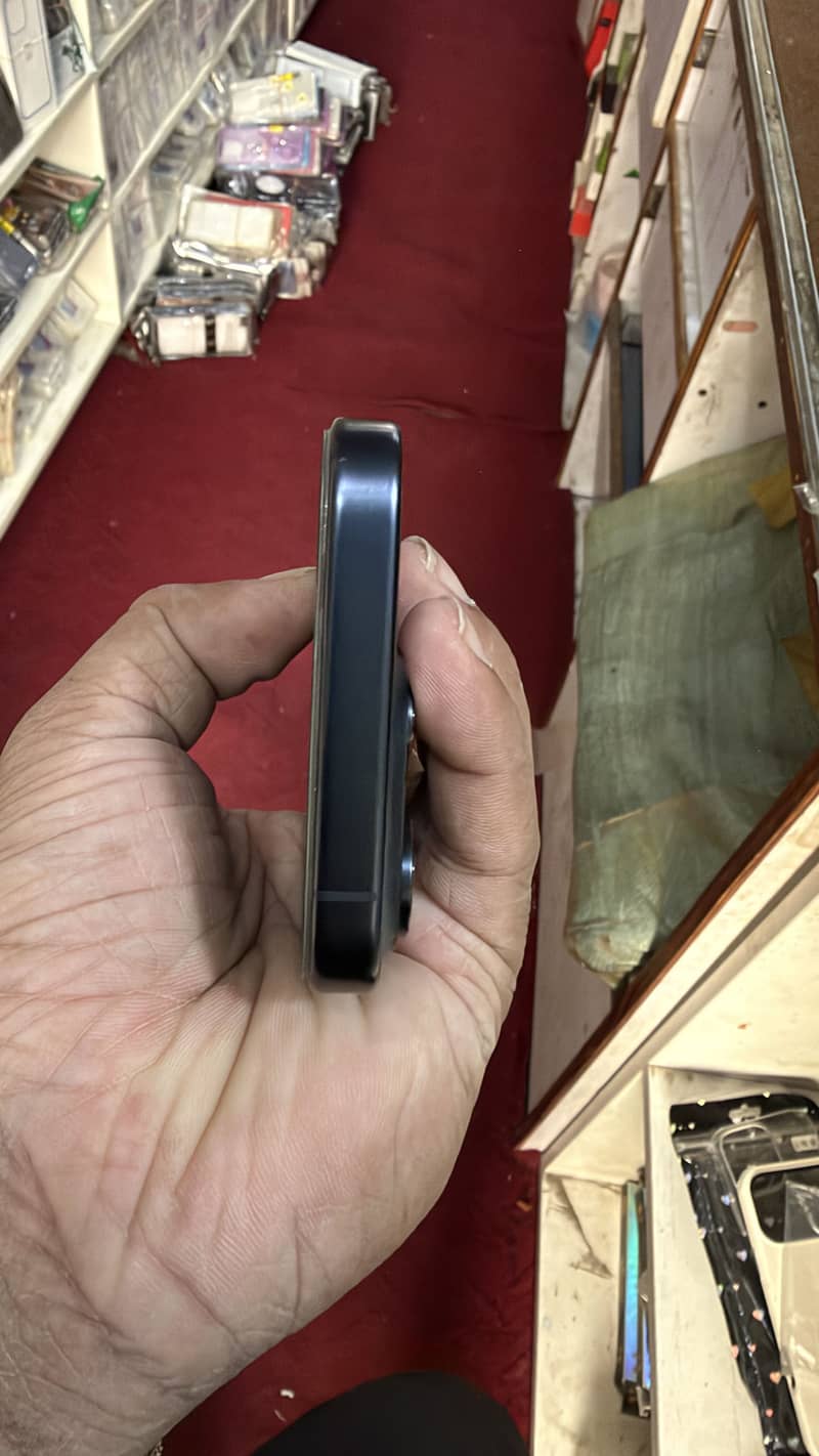 Apple iPhone 15 Pro 4