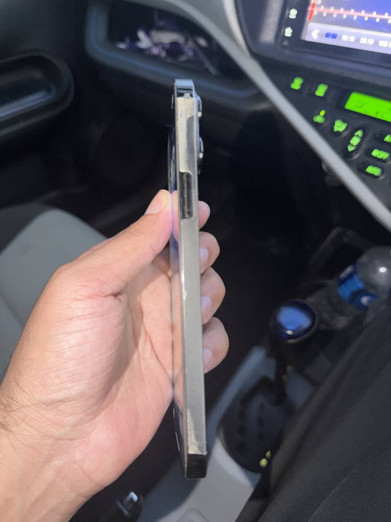 Apple iPhone 13 Pro Max 1