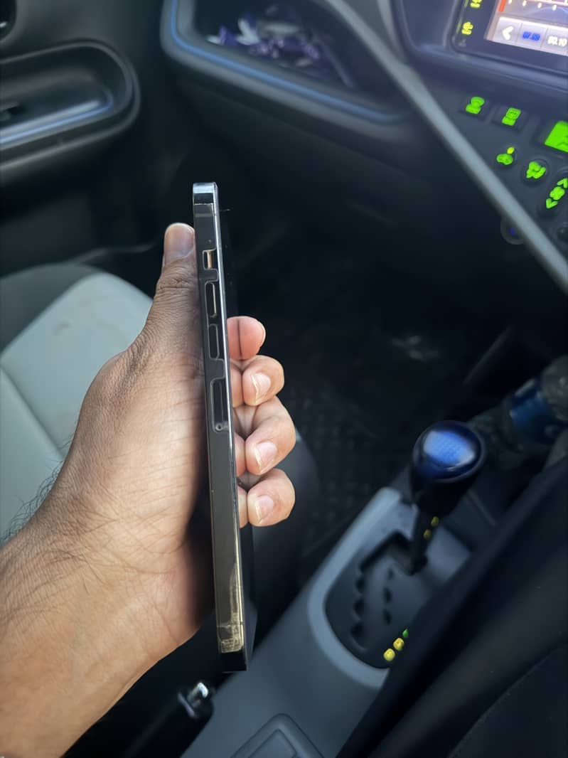 Apple iPhone 13 Pro Max 3