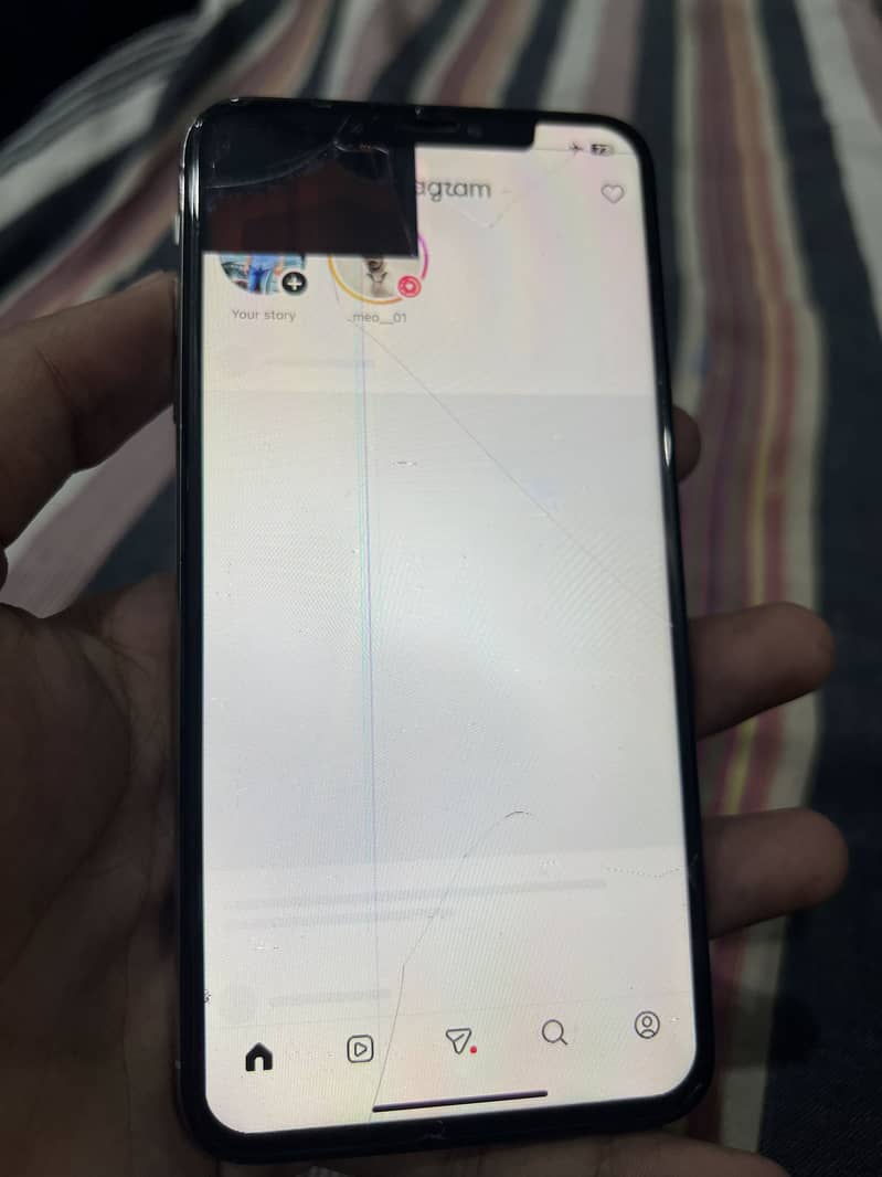 Apple iPhone XS Max 3
