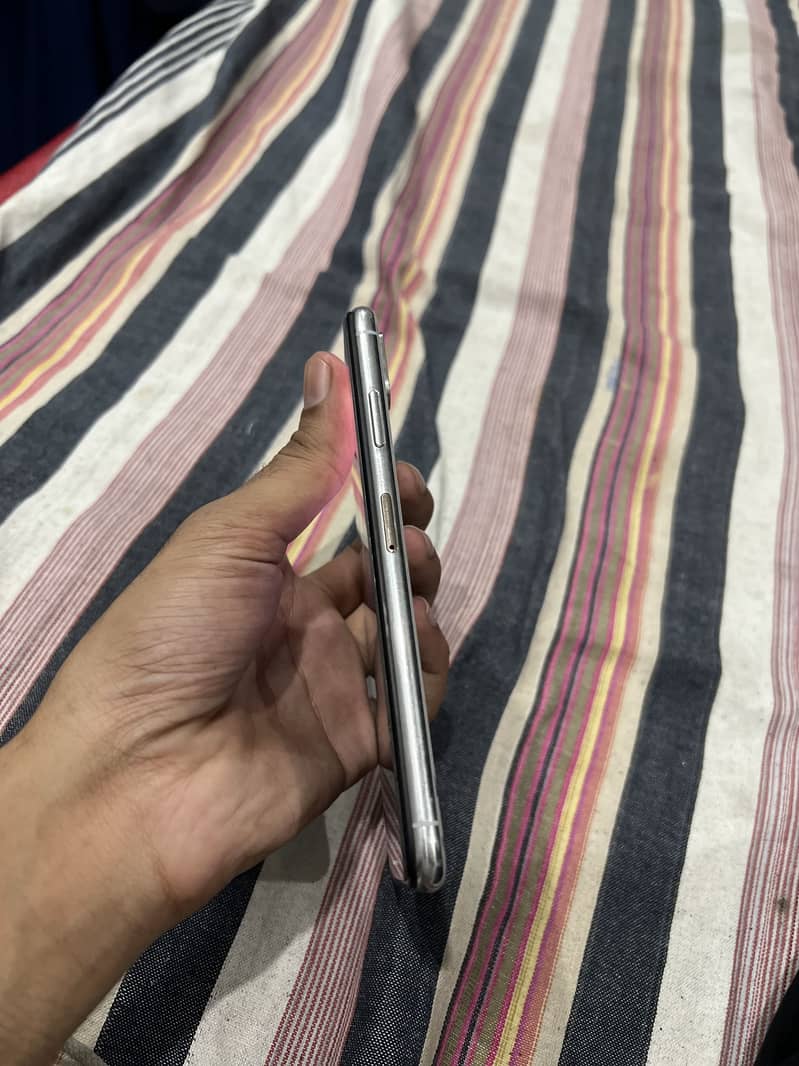 Apple iPhone XS Max 5