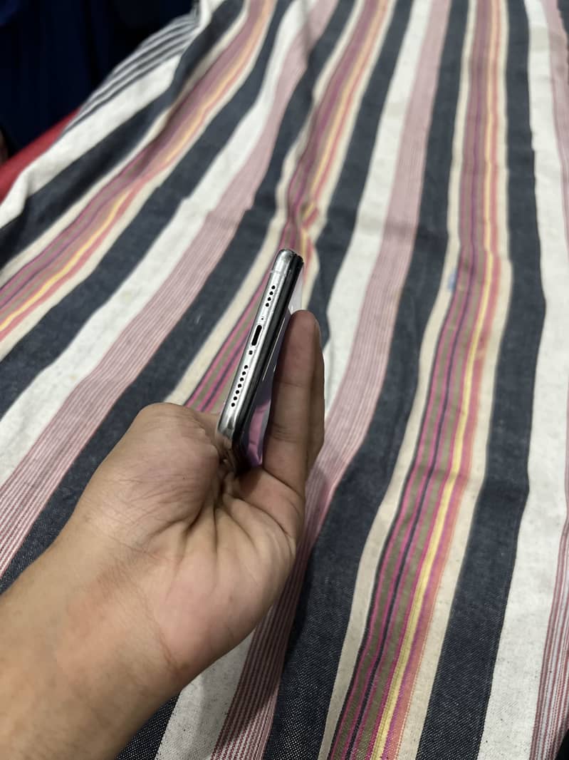 Apple iPhone XS Max 6