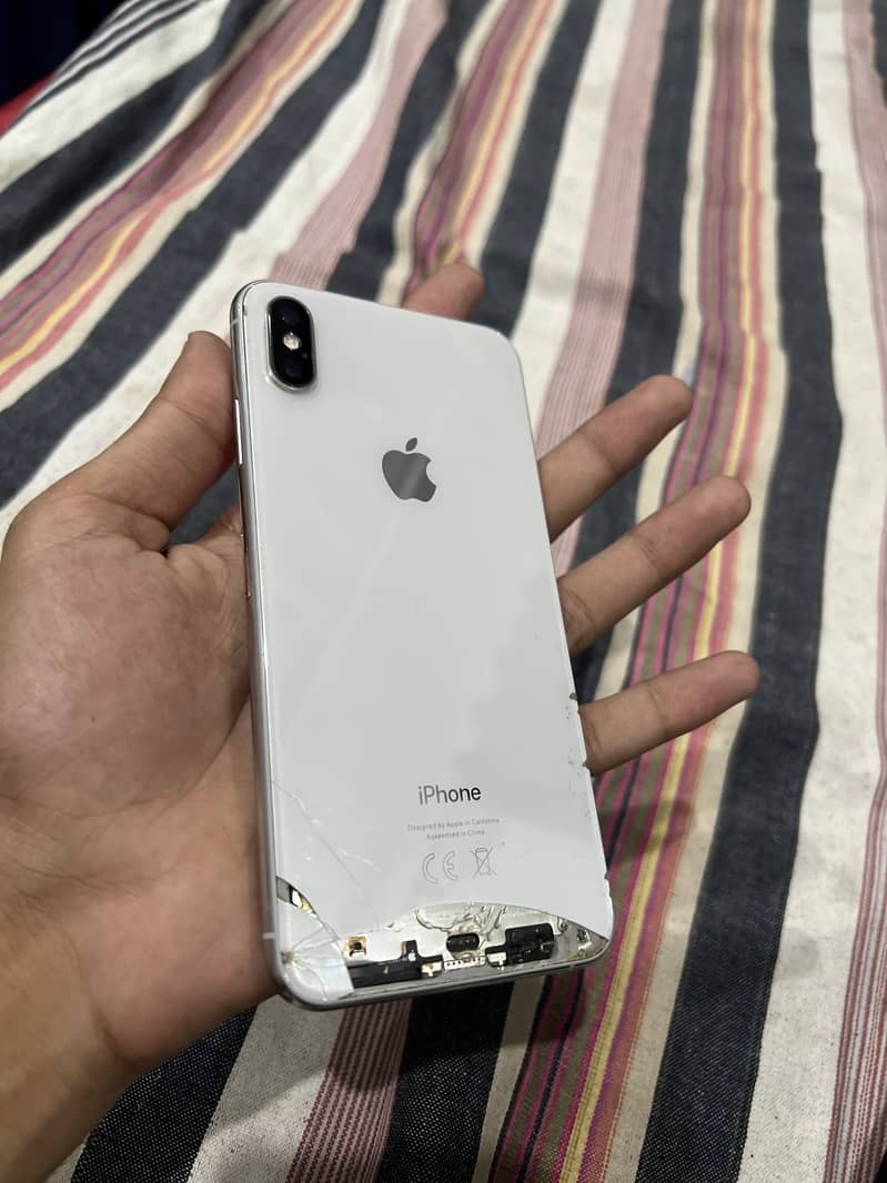 Apple iPhone XS Max 7