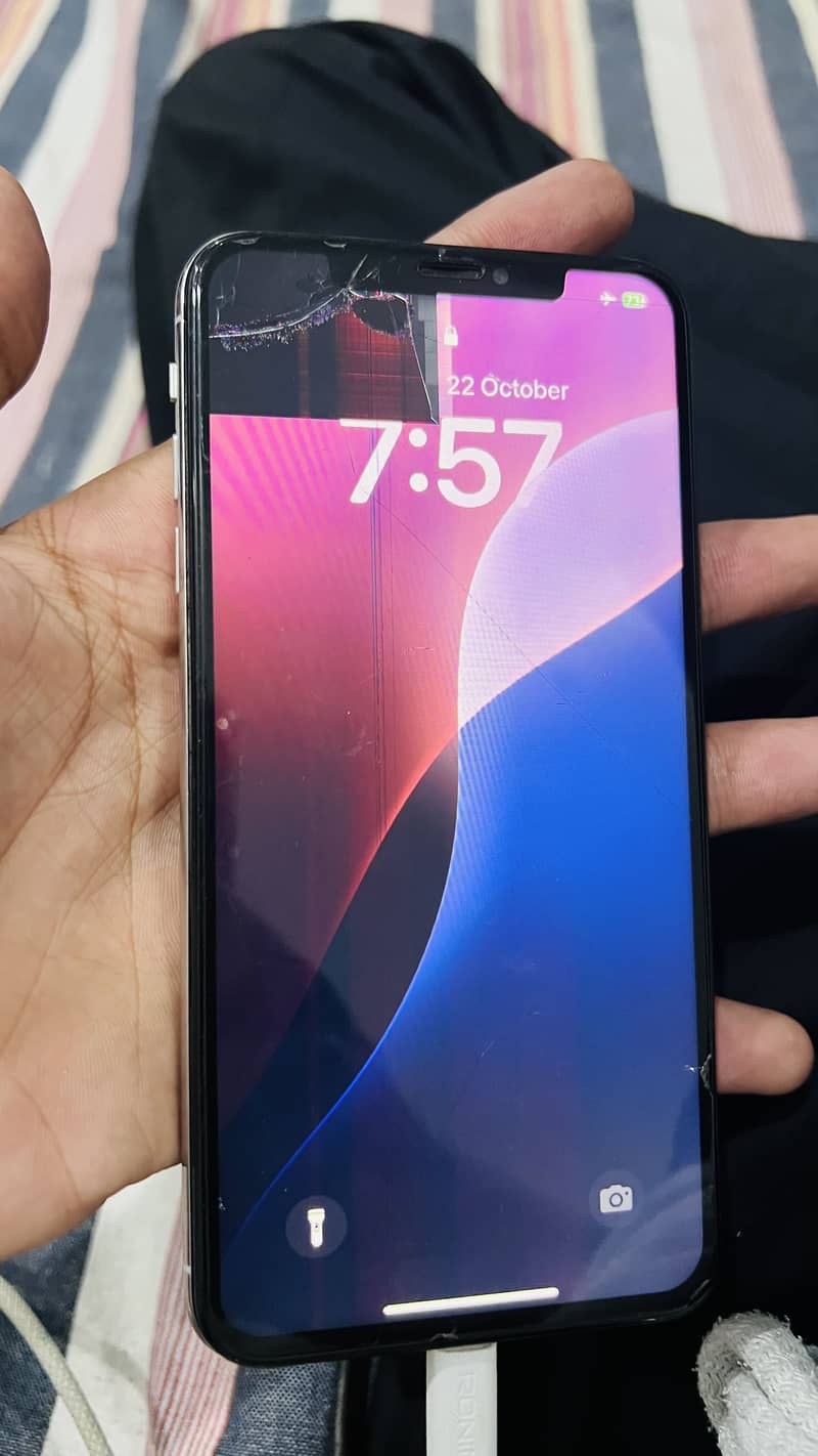 Apple iPhone XS Max 9