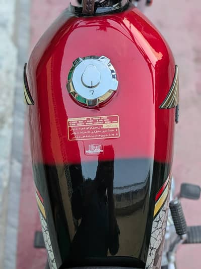 Cross round fuel tank