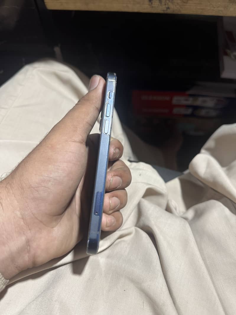 Apple iPhone 12 3