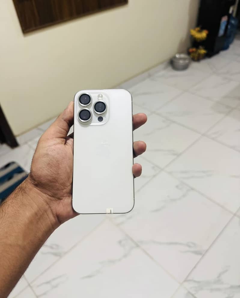 Apple iPhone 15 Pro JV White Titanium | 85% Battery Health 0