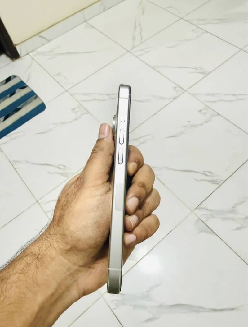 Apple iPhone 15 Pro JV White Titanium | 85% Battery Health 1