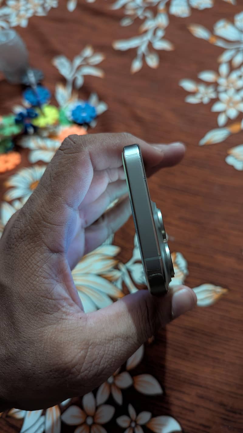 Apple iPhone 15 Pro 2