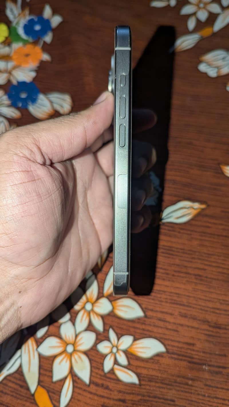 Apple iPhone 15 Pro 3