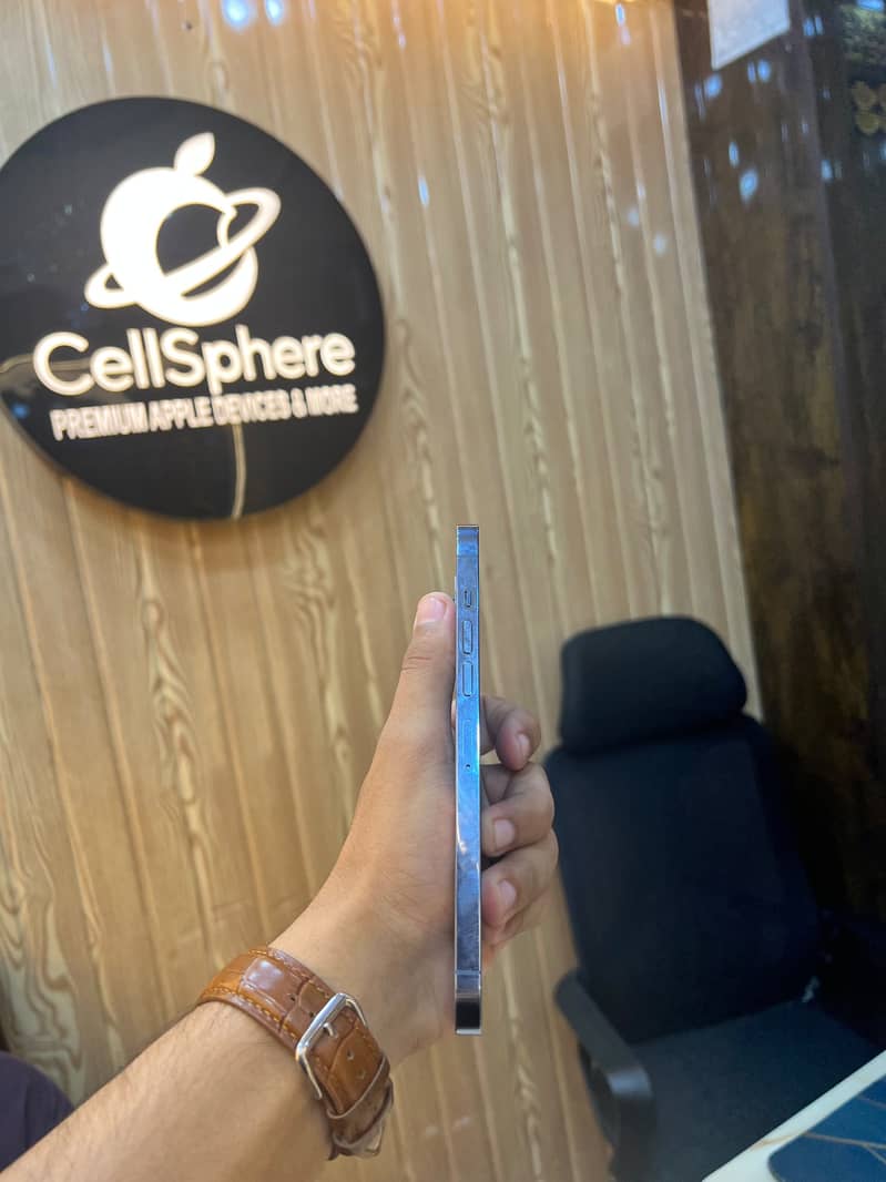 Apple iPhone 13 Pro Max 4