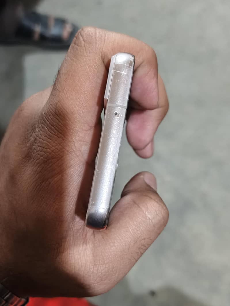 Samsung Mobile S22 2