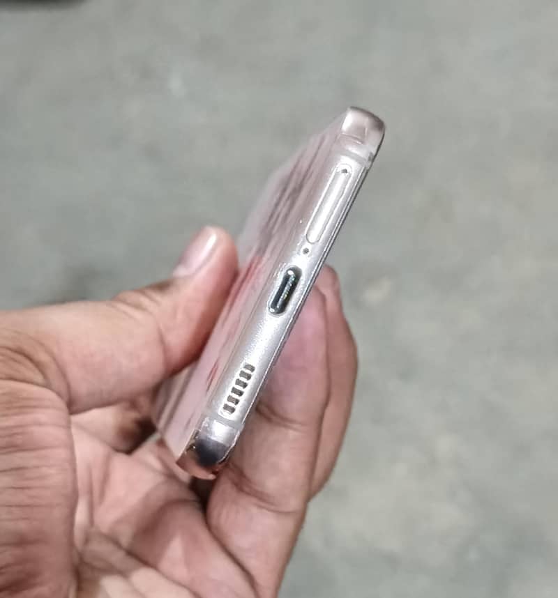 Samsung Mobile S22 3
