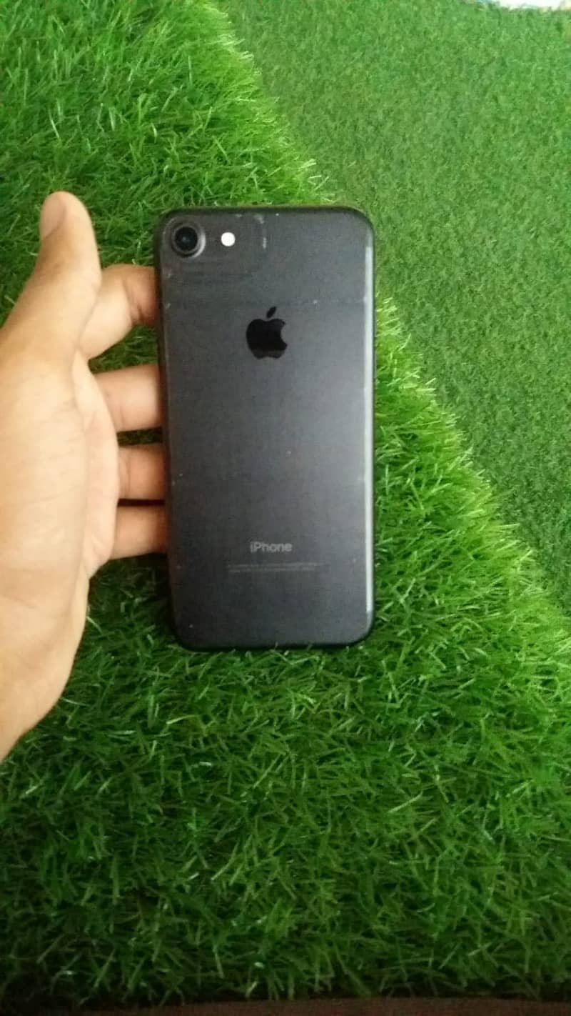 Apple iPhone 7 0