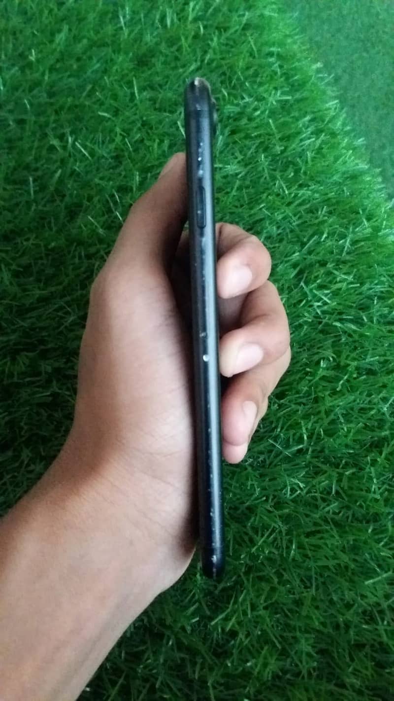 Apple iPhone 7 2