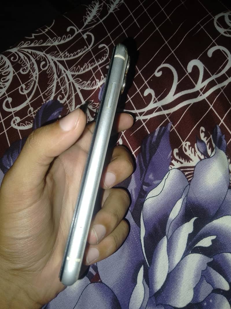 Apple iPhone XR 4