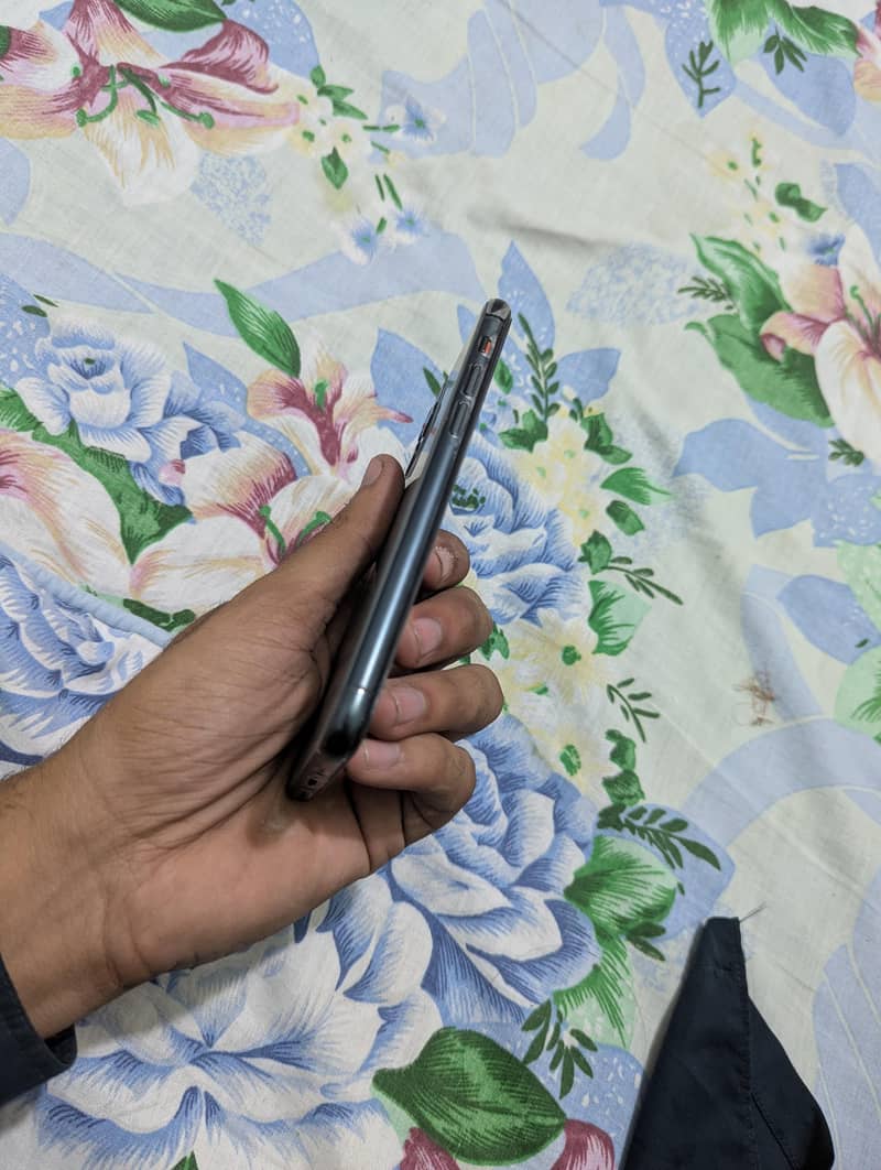 Apple iPhone 11 Pro 3