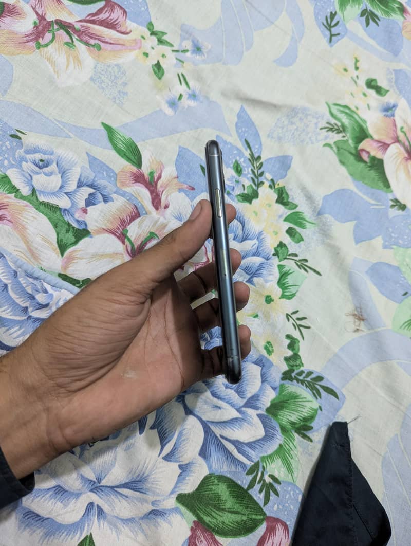 Apple iPhone 11 Pro 5