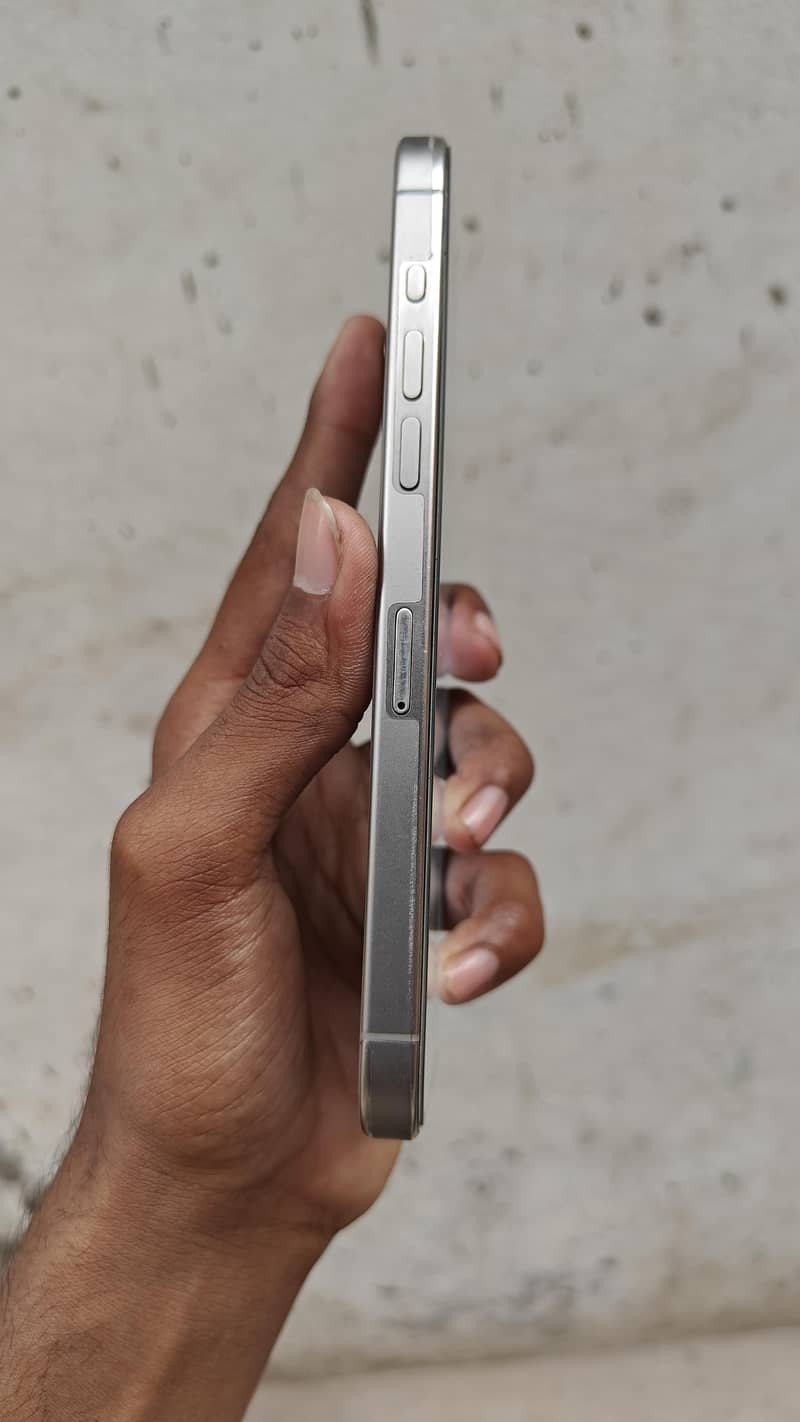 Apple iPhone 15 Pro Max 3