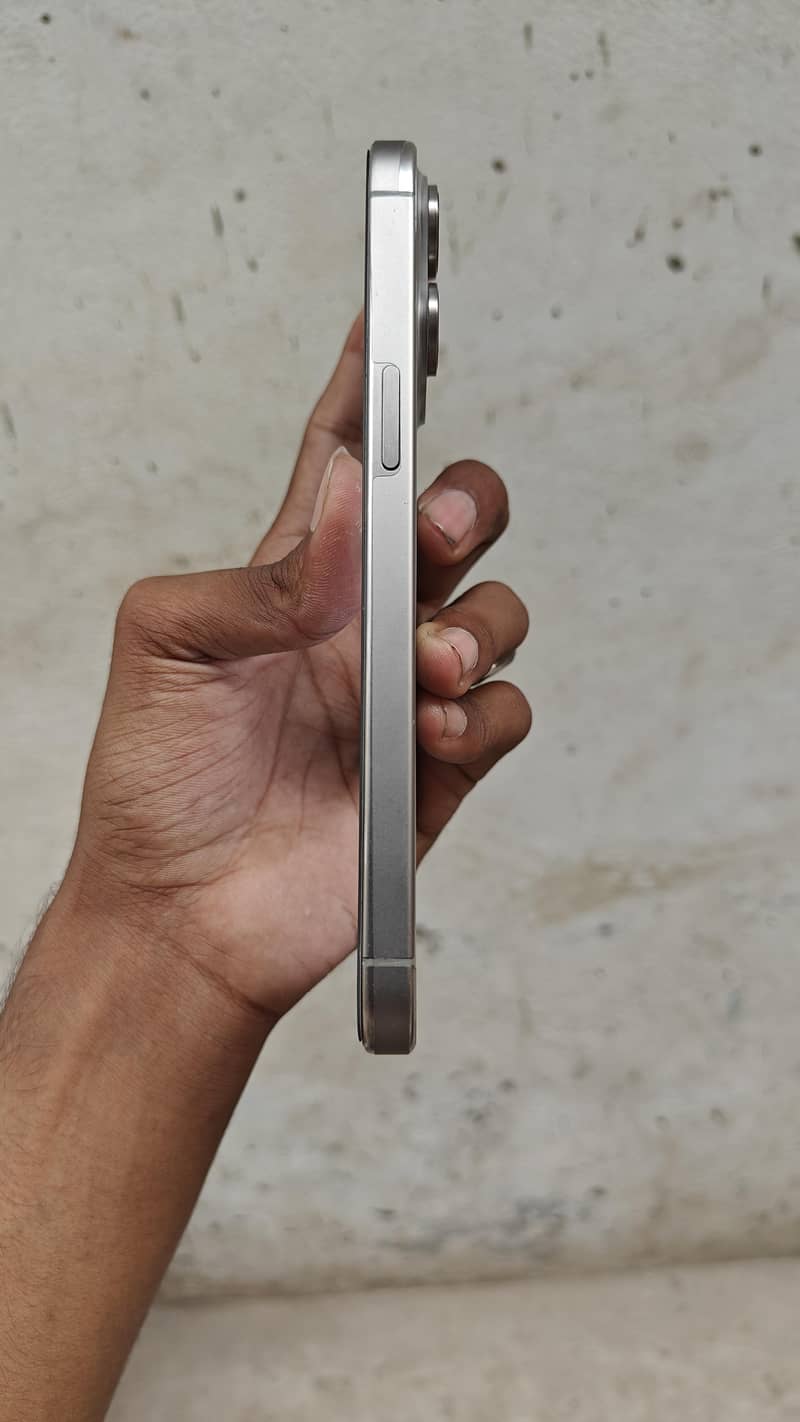 Apple iPhone 15 Pro Max 5