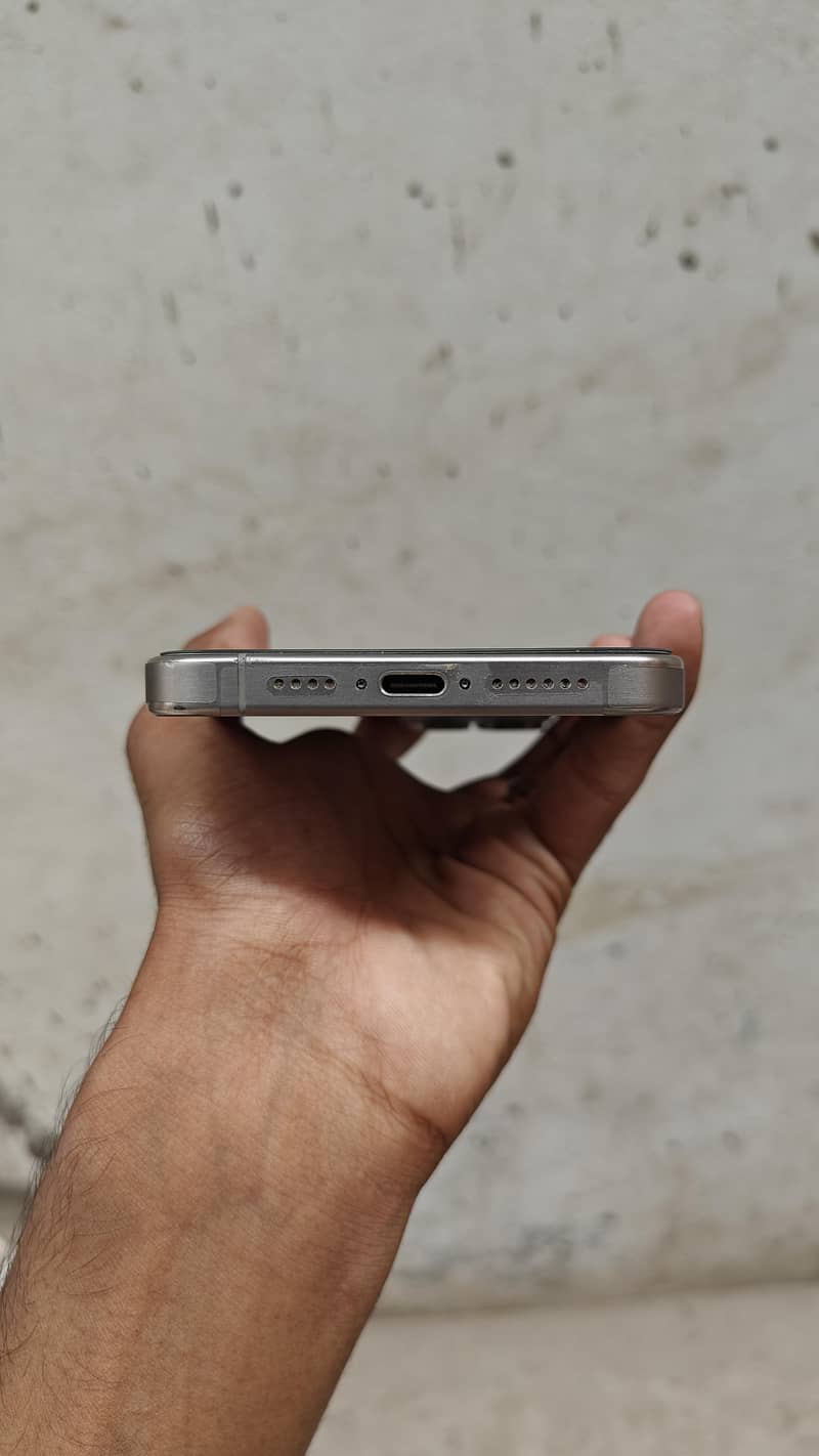 Apple iPhone 15 Pro Max 6