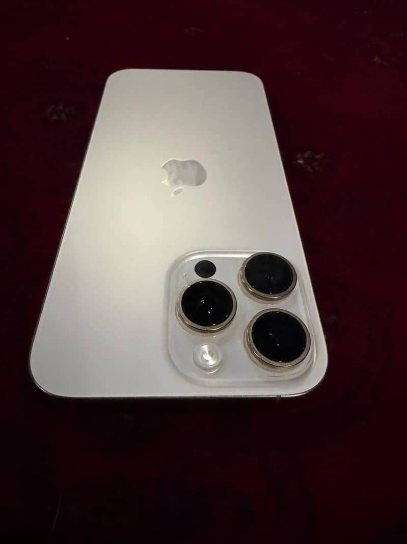 Apple iPhone 16 Pro Max 3