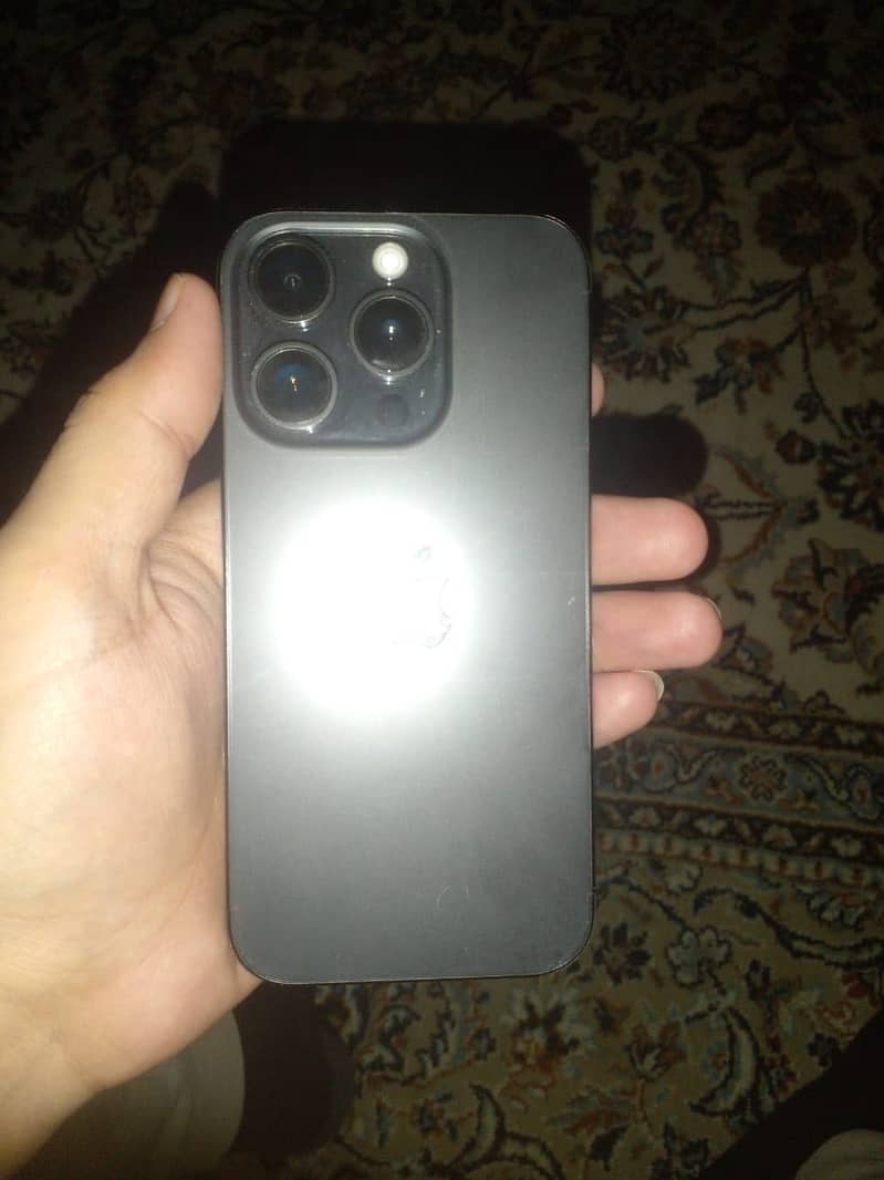 Apple iPhone 15 Pro 0