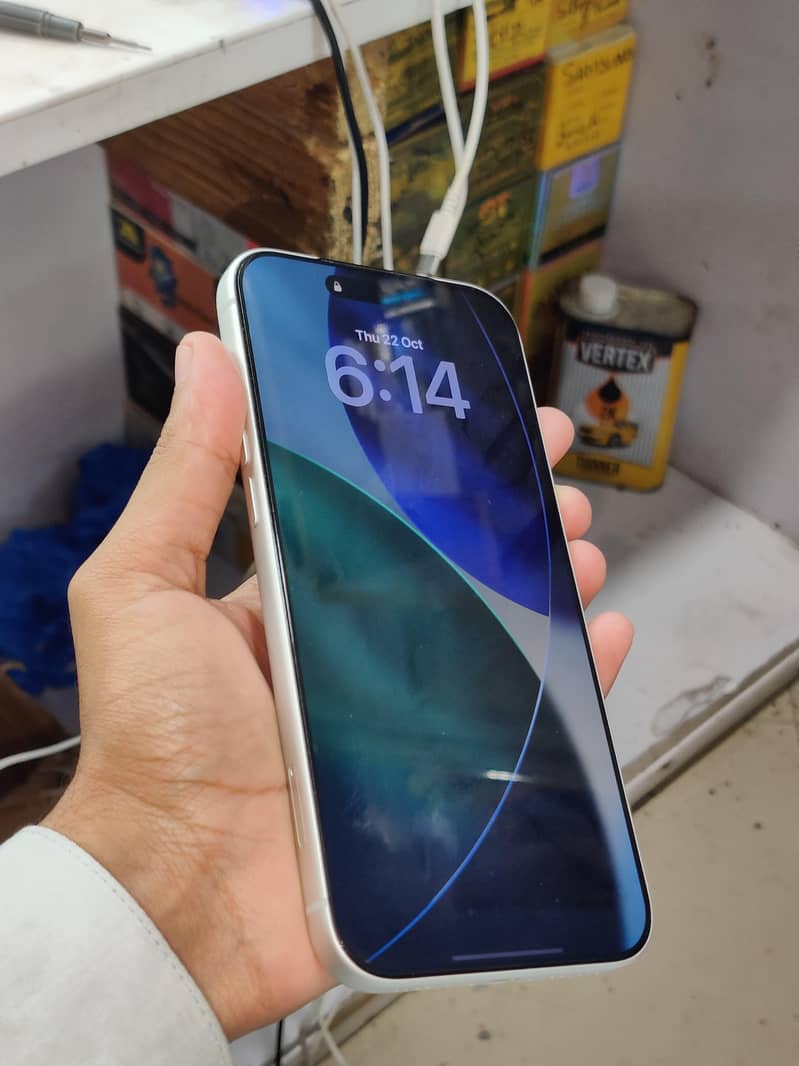 Apple iPhone 17 Pro Max Silver 1