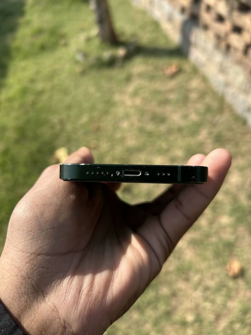 Apple iPhone 13 1
