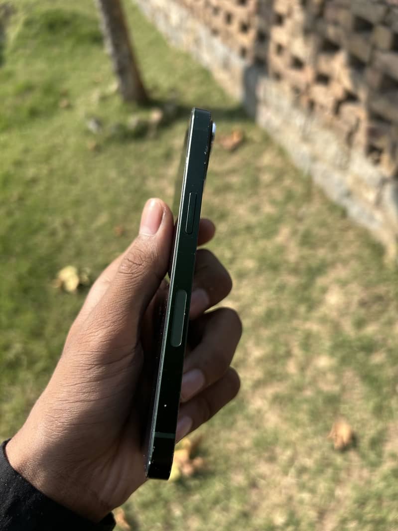 Apple iPhone 13 3