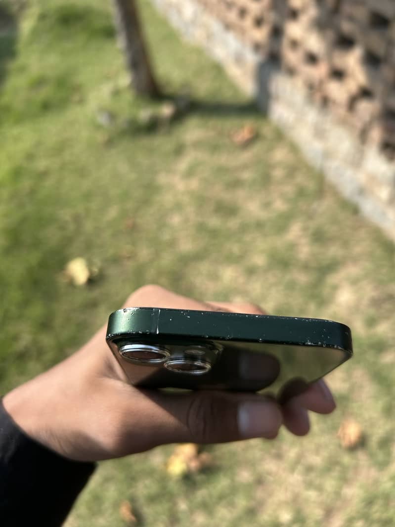 Apple iPhone 13 4