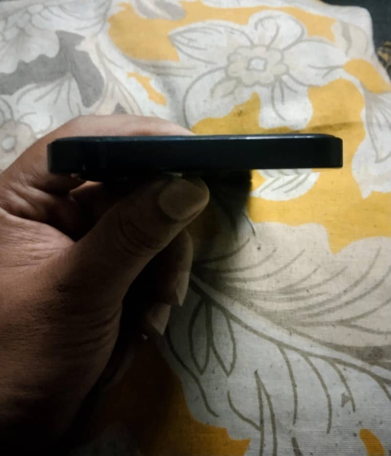 Apple iPhone 12 6