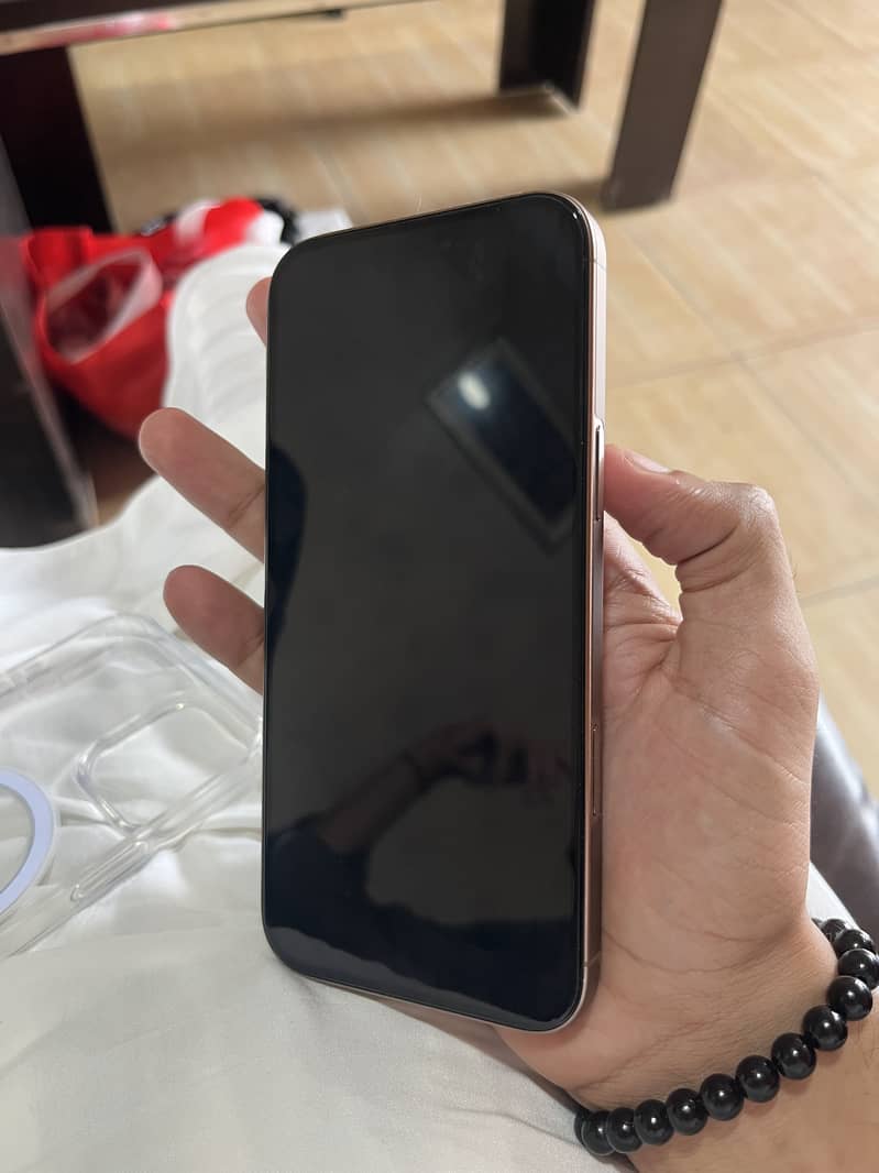 Apple iPhone 16 Pro Max 7
