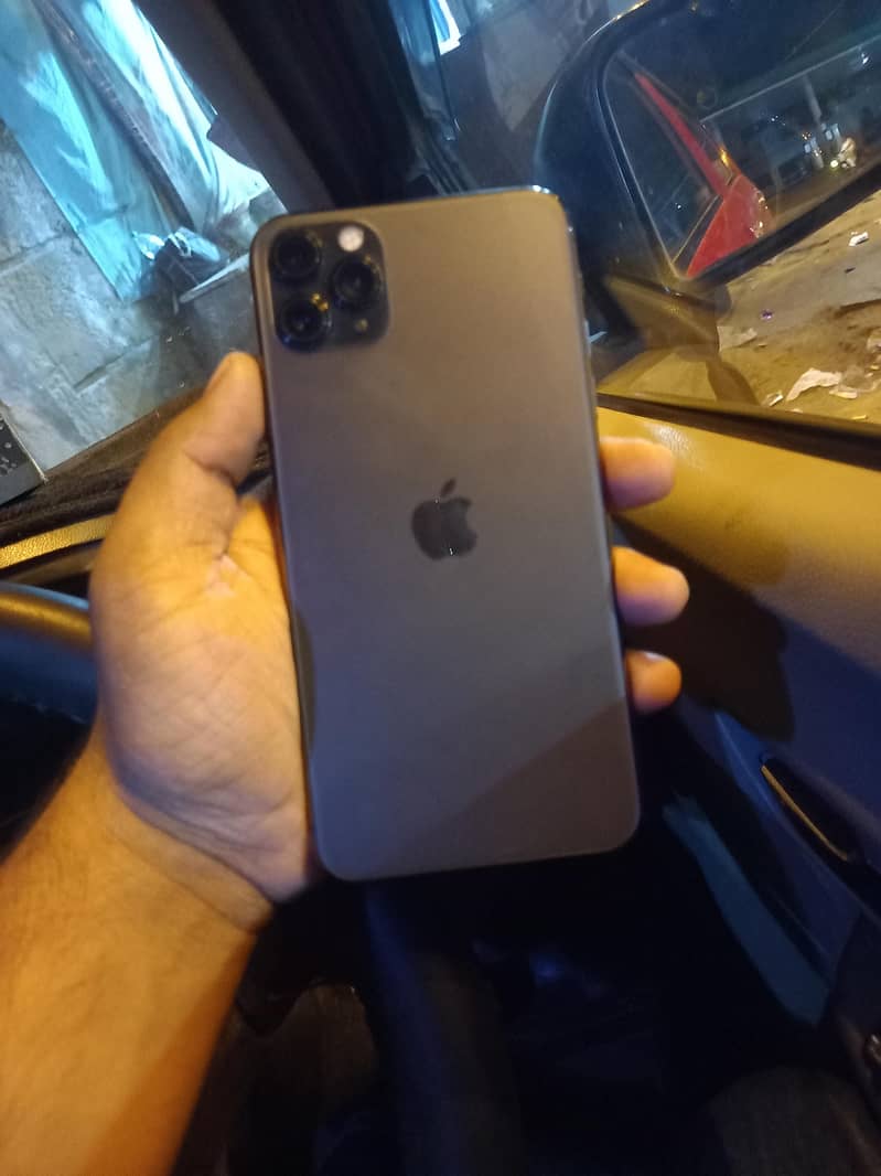 Apple iPhone 11 Pro Max 4