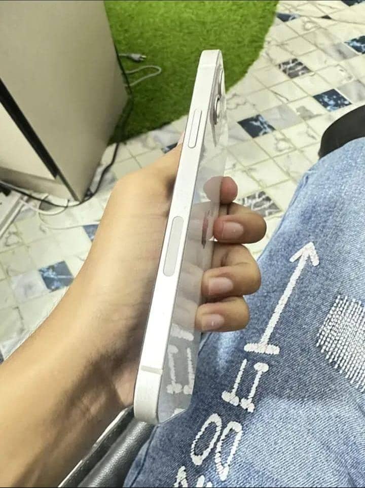 Apple iPhone 12 1