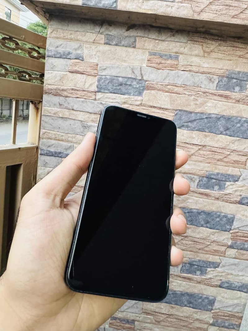 Apple iPhone 11 Pro Max 1