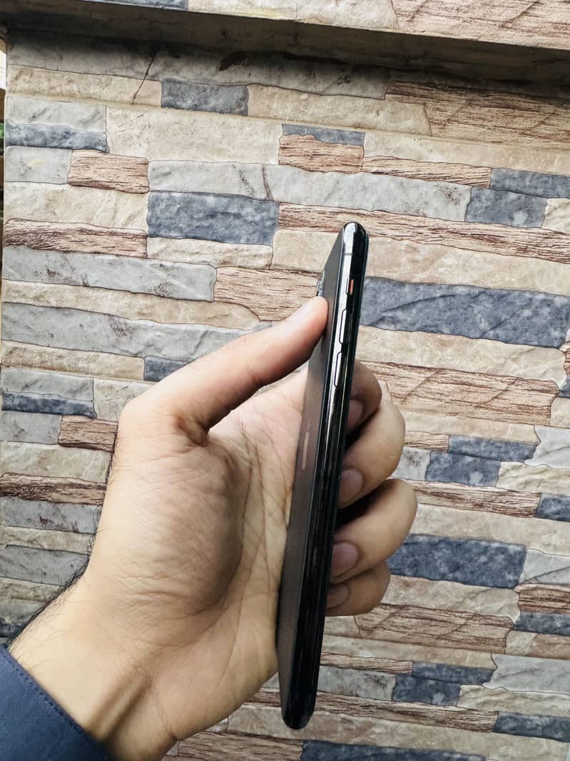 Apple iPhone 11 Pro Max 3
