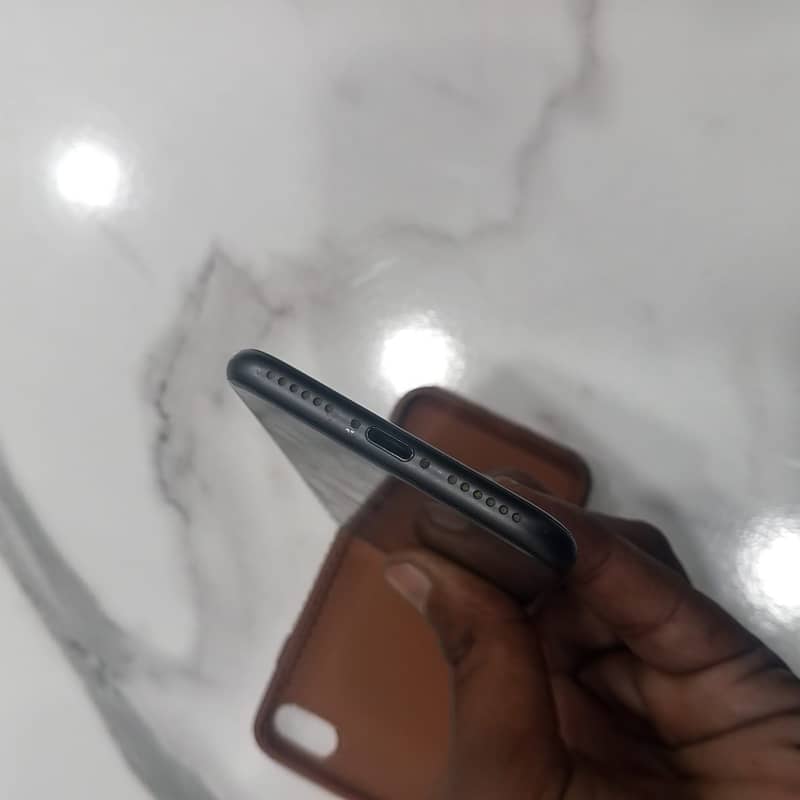 Apple iPhone 8 0