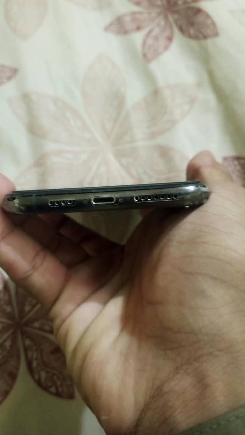 Apple iPhone 11 Pro Max 4