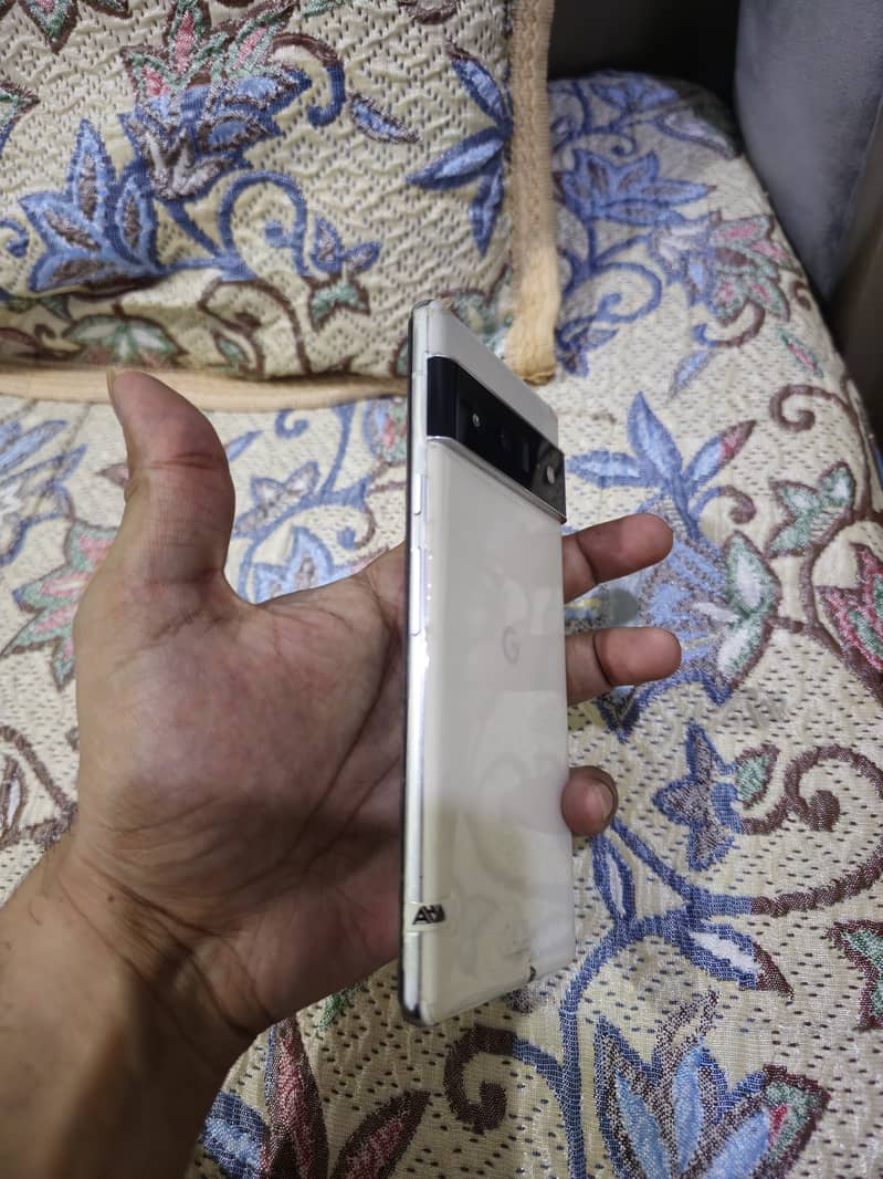 Google Pixel 6 Pro with box 3