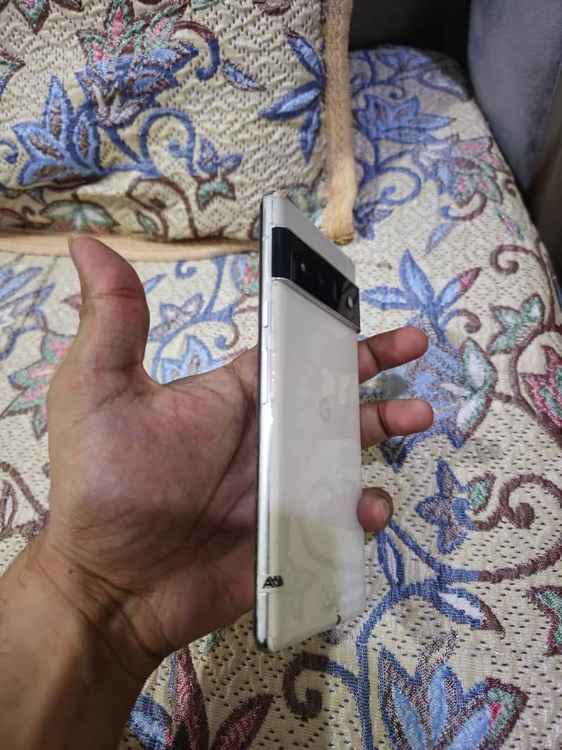 Google Pixel 6 Pro with box 4
