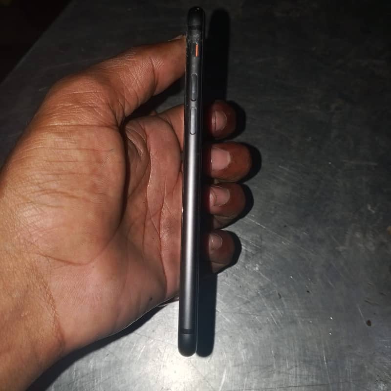 Apple iPhone 8 3