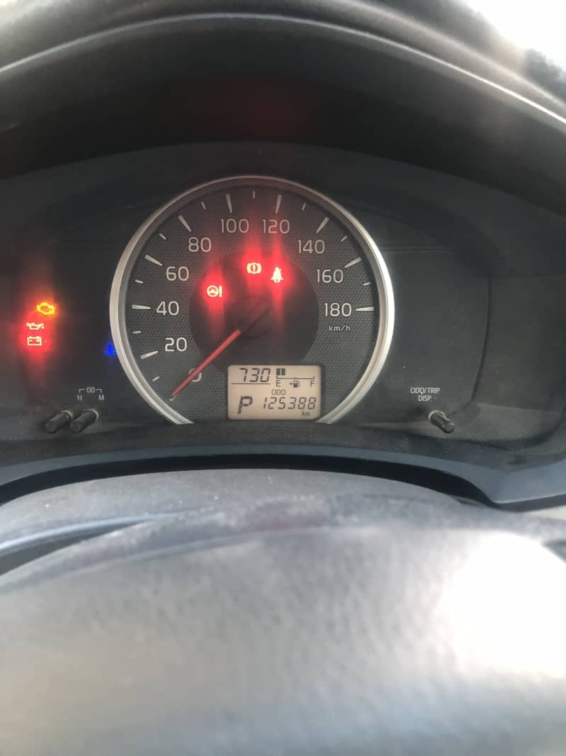 Toyota Corolla Axio 2012 14