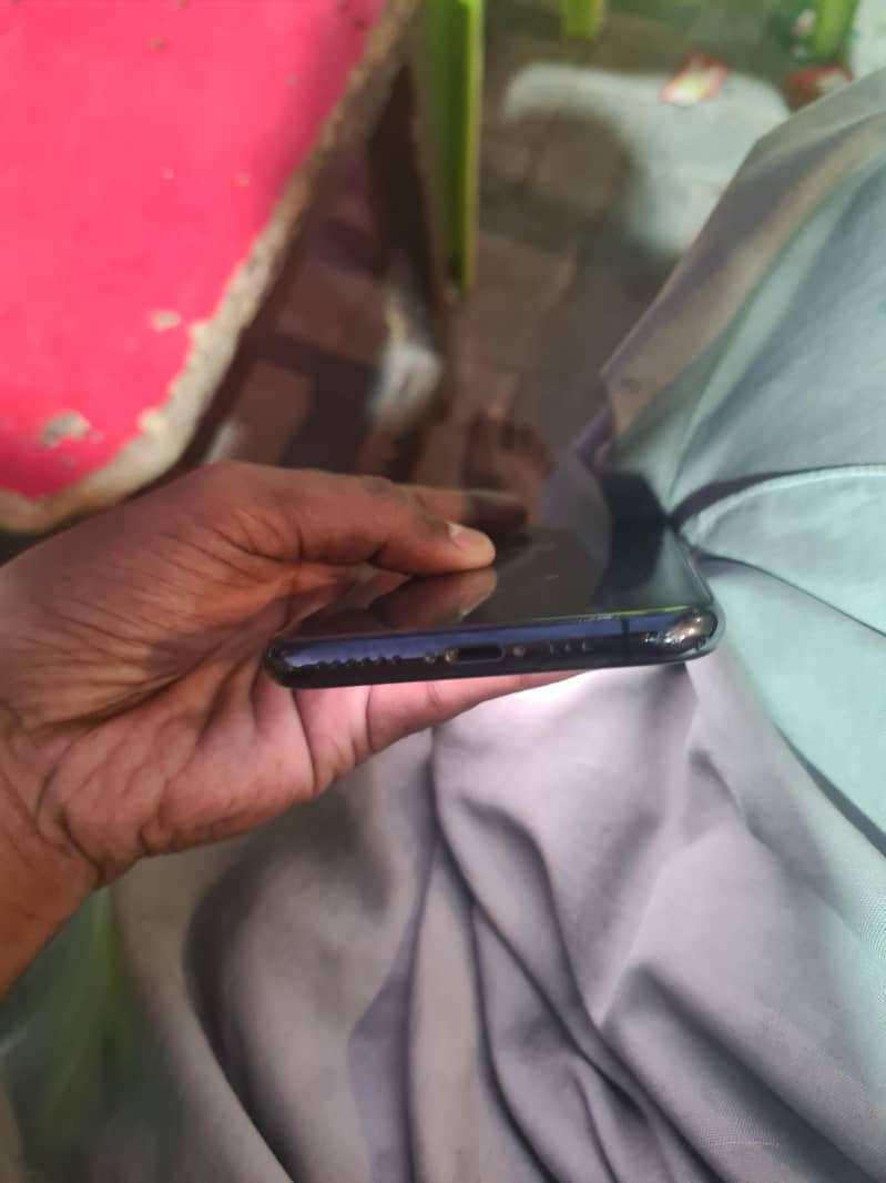 Apple iPhone XS 0