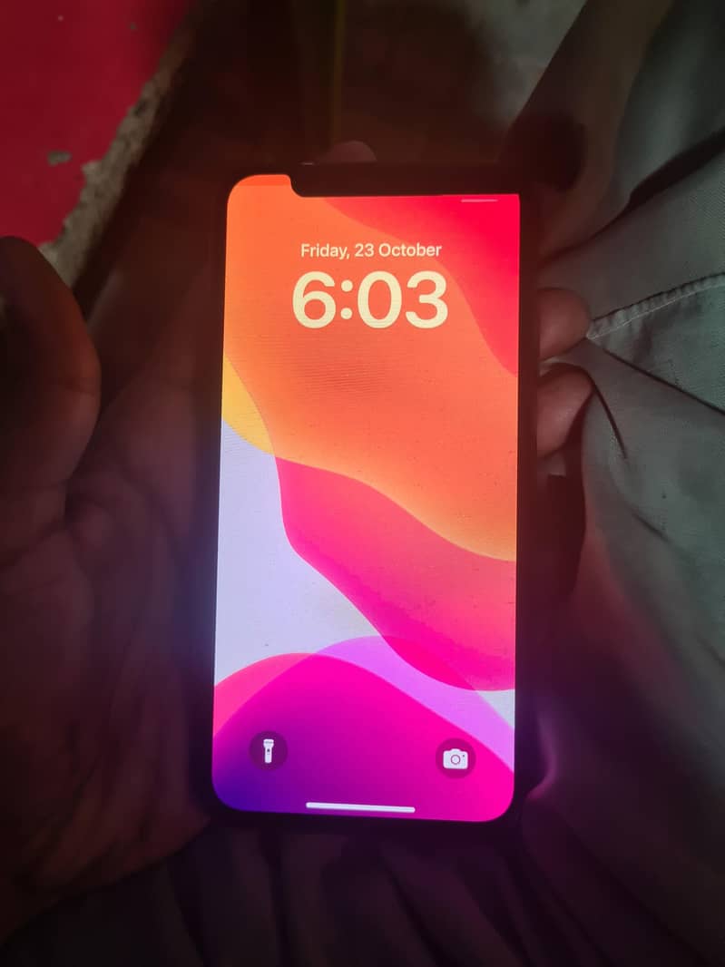 Apple iPhone XS 3