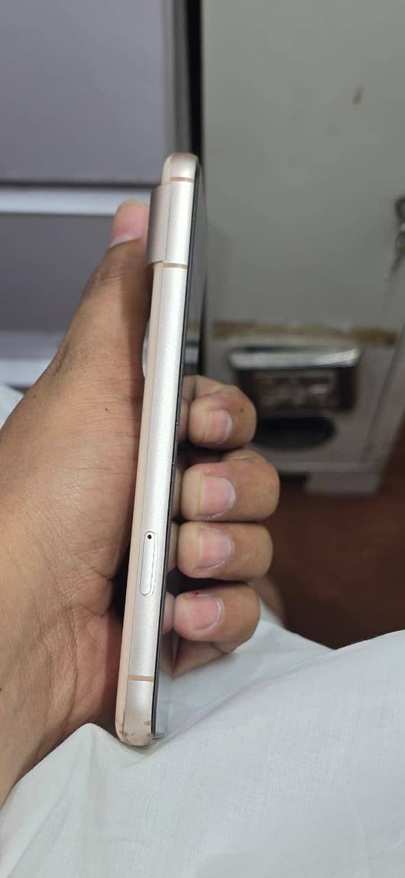 Google Pixel 8 4