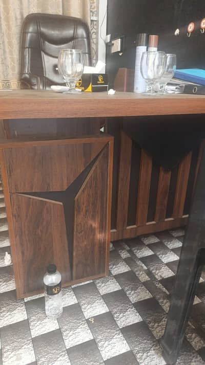 office chair and table for sale