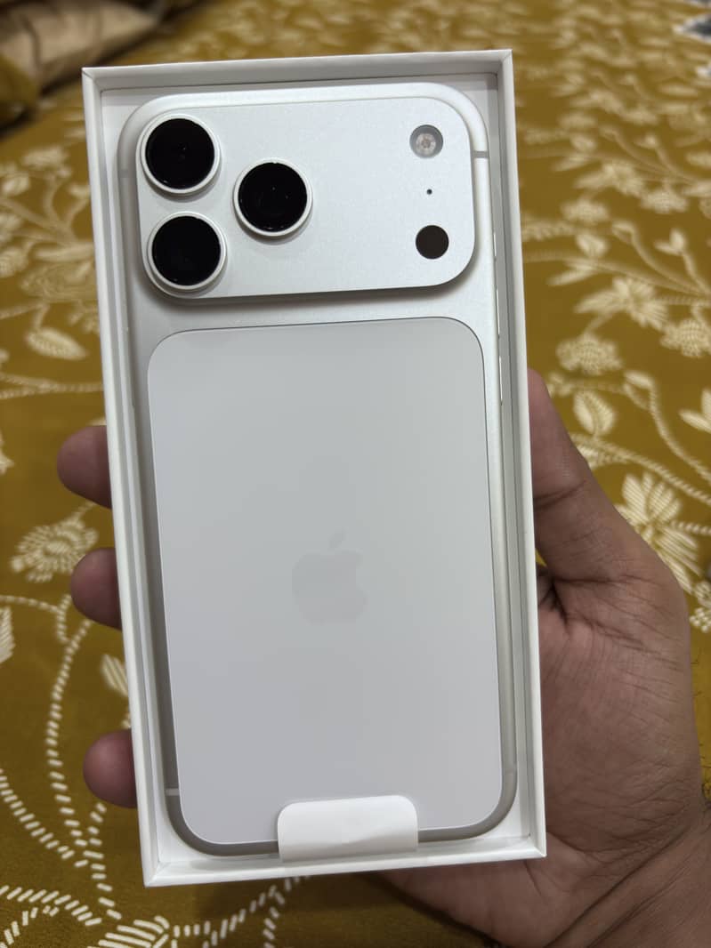 Apple iPhone 17 Pro Max 2